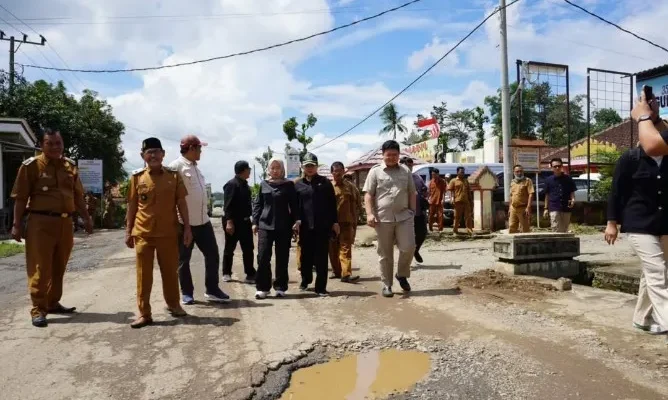 Komisi IV DPRD Lampung Tinjau Kerusakan Jalan di Lampung Tengah, Siap Perjuangkan Perbaikan