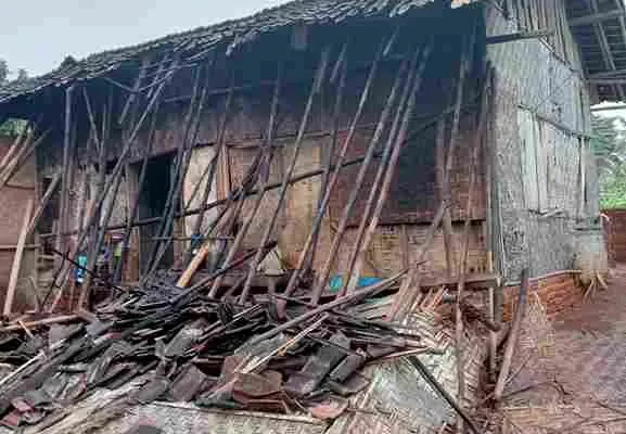 Dapur Lansia di Pekon Srikaton Ambruk