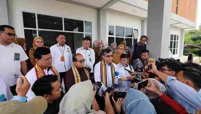 Pj. Gubernur Samsudin Dampingi Menaker Yassierli Kunjungi BLK Lampung, Targetkan Satu Juta Peserta Pelatihan