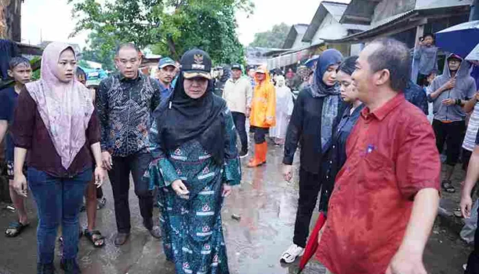 Bunda Eva Janji Perbaikan Rumah Rusak Akibat Banjir