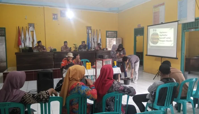 Mahasiswa KKN Unila Sosialisasikan Pupuk Organik, Dorong Pertanian Berkelanjutan di Desa Bumi Restu