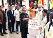 Pj Gubernur Samsudin Bagikan Bonus Atlet PON Lampung