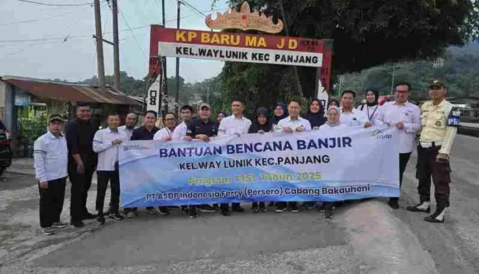 PT. ASDP Salurkan Bantuan untuk Korban Banjir di Way Lunik