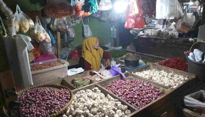 Harga Sembako di Pasar Terminal Sarinongko Pringsewu Terpantau Stabil