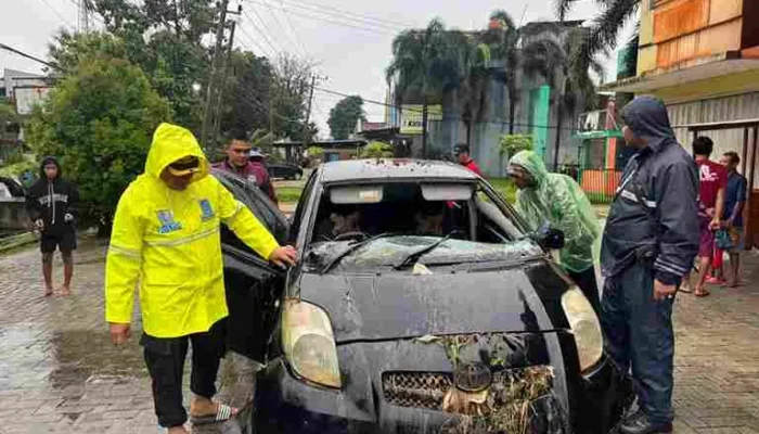 Warga Bandar Lampung Tewas Terseret Banjir, Terjebak dalam Mobil hingga Masuk Drainase