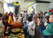 Rayakan HUT Jakarta ke-498, LRT Jabodebek Suguhkan Kuliner Khas Betawi dan Bagikan KMT Edisi Khusus