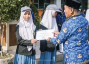 Kisah Awardee BSI Scholarship, Perjuangan Nur Ais Mengubah Nasib Keluarga
