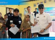 Bupati Egi ‘Blusukan’ ke Pulau Sebesi, Bawa Kado Istimewa: KTP Jemput Bola hingga Renovasi Sekolah