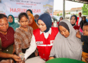 Harga Terjangkau, Warga Antusias Sambut Pasar Murah PMI Lampung di Pesawahan